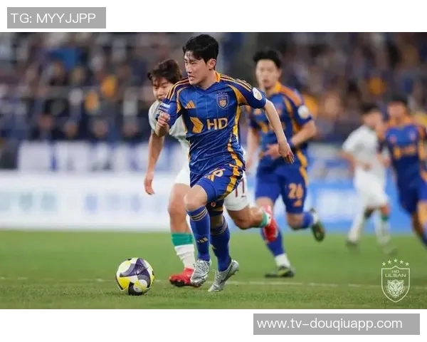 李东炅结束兵役重返蔚山现代足球队开启新征程 李东炅结束兵役重返蔚山现代足球队开启新征程