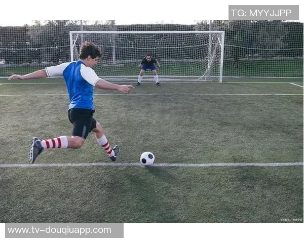 神奇扑救!王大雷在第18分钟成功挡住叶楚贵的近距离头球射门 神奇扑救!王大雷在第18分钟成功挡住叶楚贵的近距离头球射门