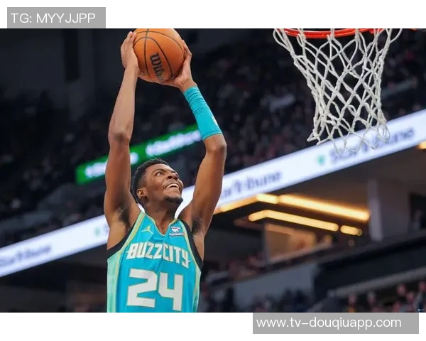 迈尔斯布里奇斯表现平平16投6中仅得15分5篮板三分球命中率不足三成