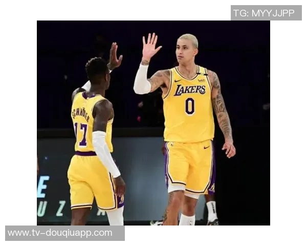 浓眉不愿长期担任中锋角色帕金斯对其态度感到失望期待新赛季使命感