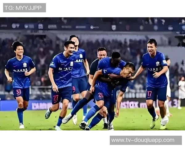 广岛外援半场结束后挑衅高天意引发双方冲突场面火爆